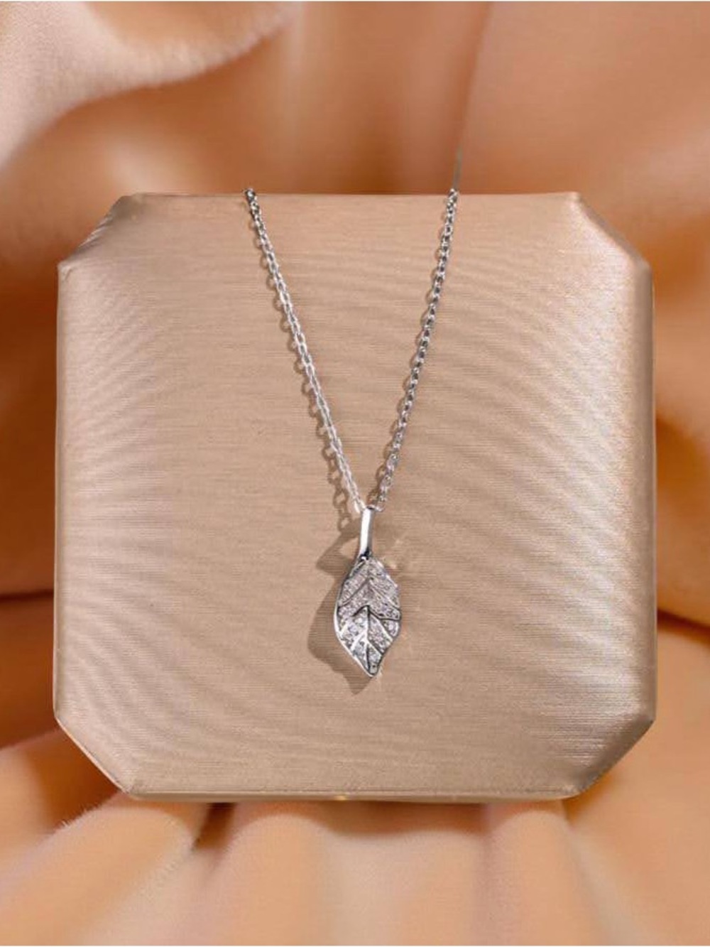 Delicate Leaf Pendant Necklace - Silver
